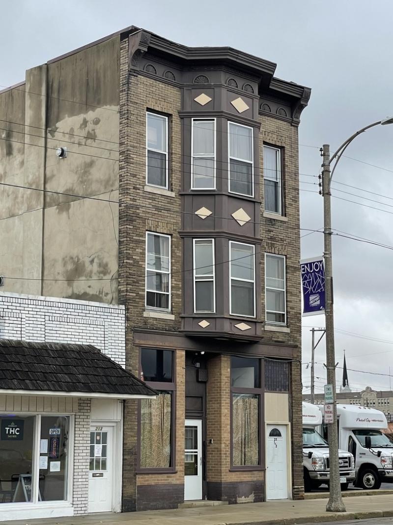 211 E. Stephenson